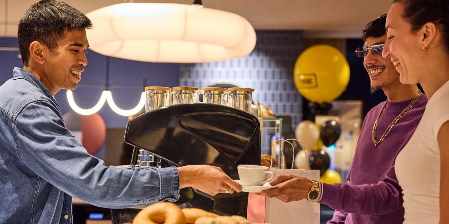 Grab & Go: food and drinks to take away.